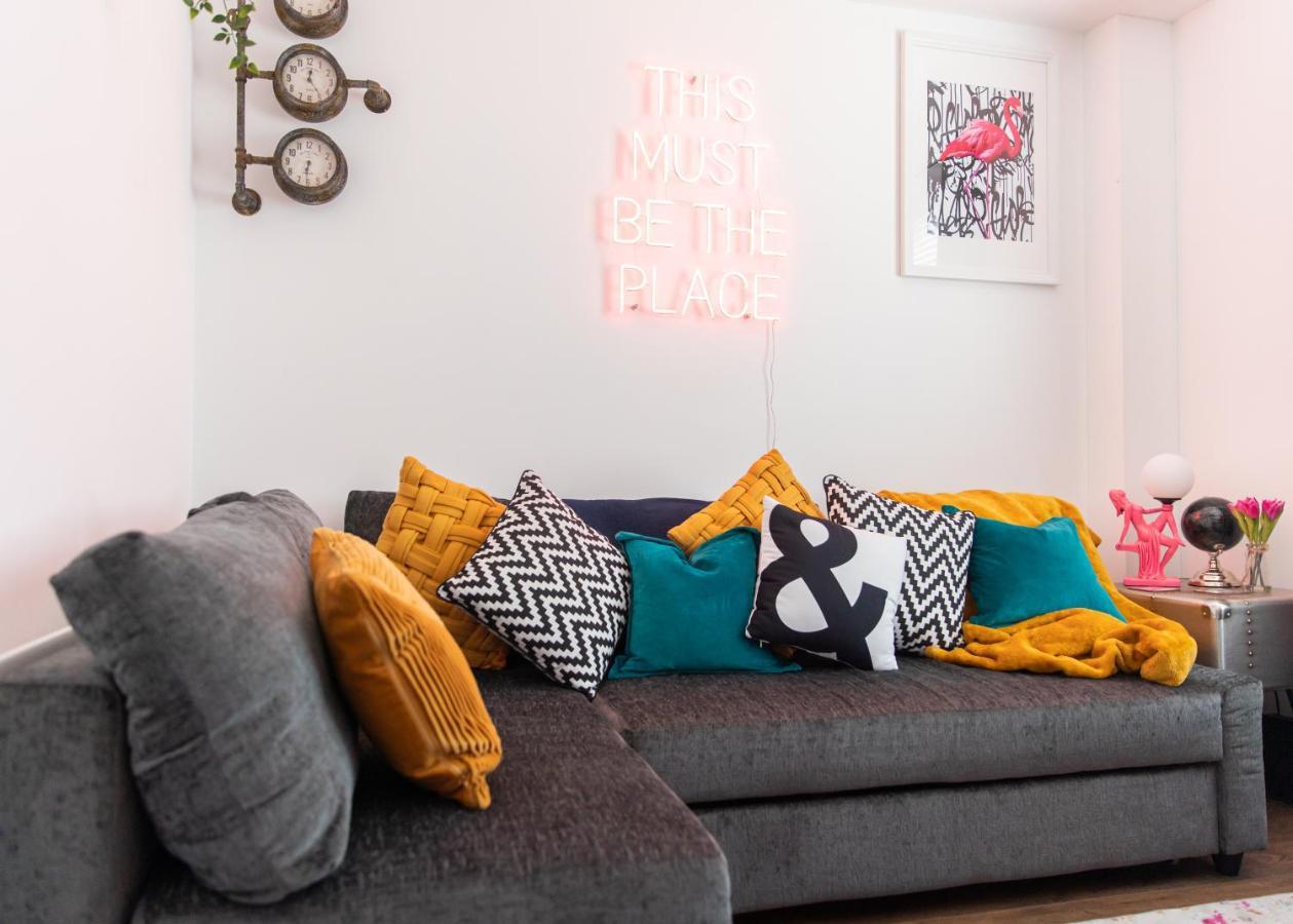Entire Family Home , Large Rear Garden And Free Parking Belfast Eksteriør billede