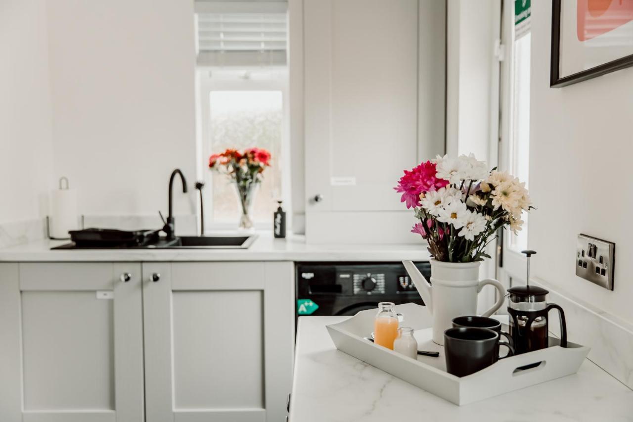 Entire Family Home , Large Rear Garden And Free Parking Belfast Eksteriør billede