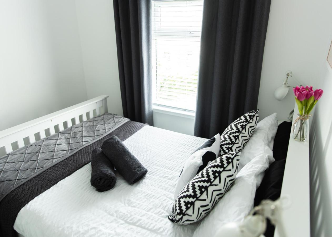 Entire Family Home , Large Rear Garden And Free Parking Belfast Eksteriør billede