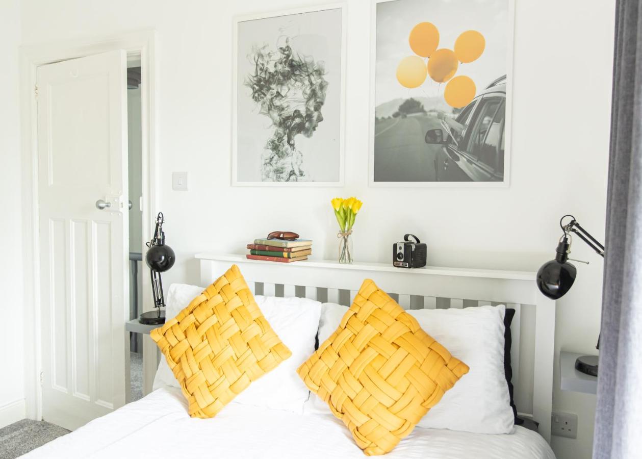 Entire Family Home , Large Rear Garden And Free Parking Belfast Eksteriør billede