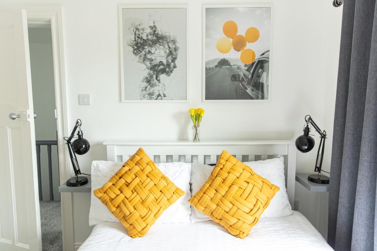 Entire Family Home , Large Rear Garden And Free Parking Belfast Eksteriør billede