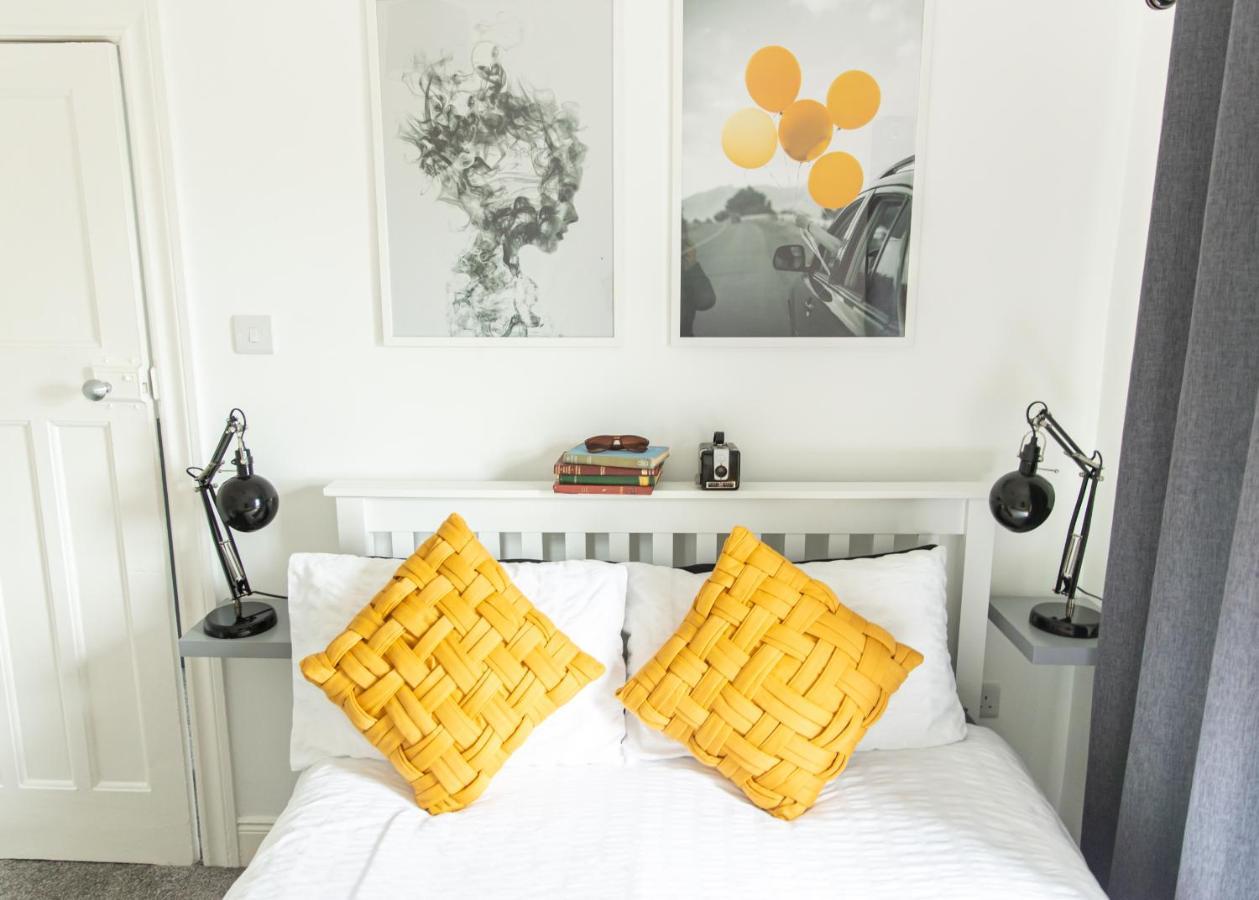 Entire Family Home , Large Rear Garden And Free Parking Belfast Eksteriør billede