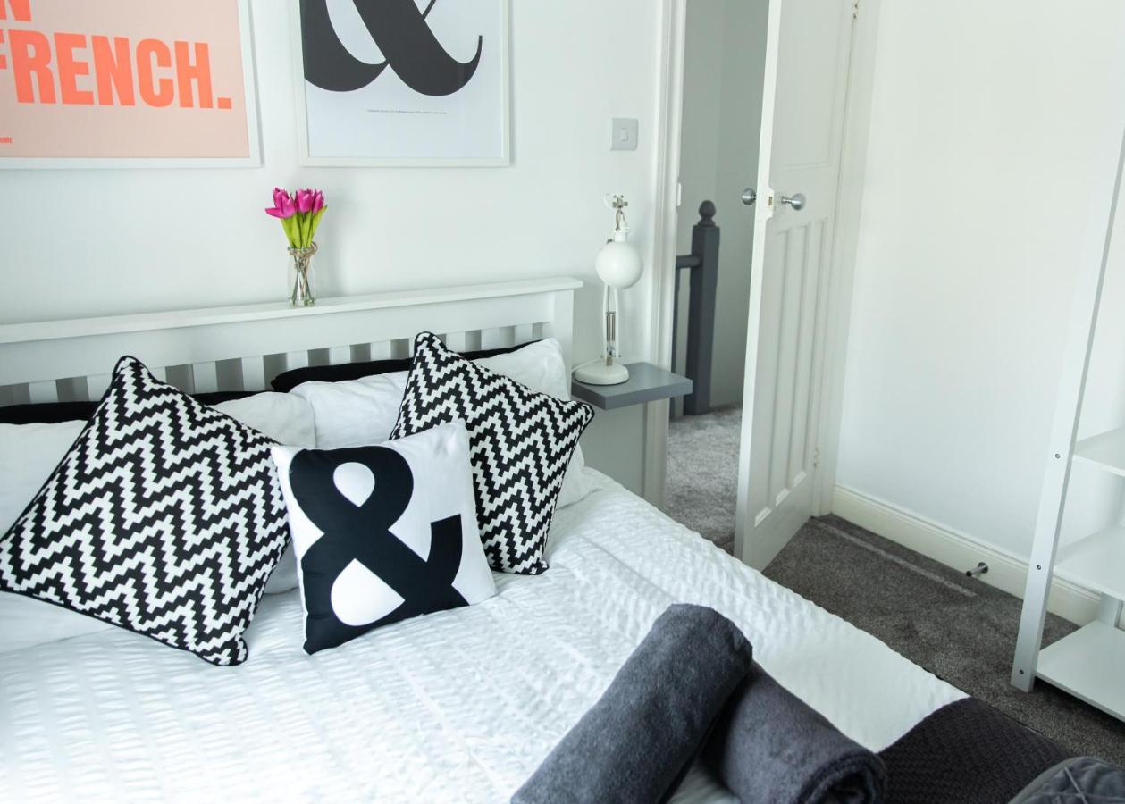 Entire Family Home , Large Rear Garden And Free Parking Belfast Eksteriør billede