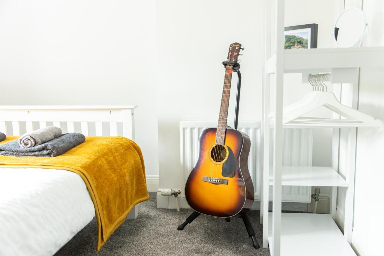 Entire Family Home , Large Rear Garden And Free Parking Belfast Eksteriør billede