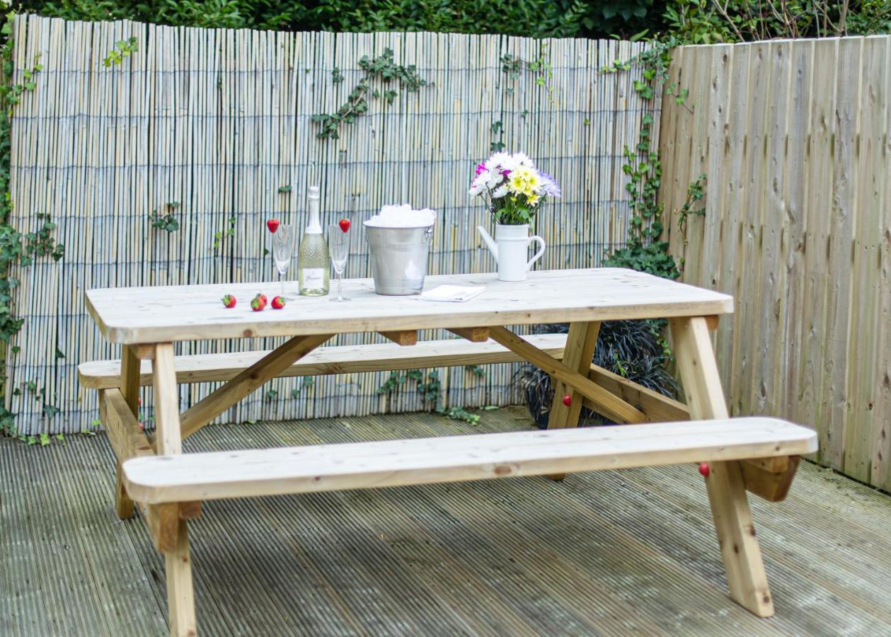 Entire Family Home , Large Rear Garden And Free Parking Belfast Eksteriør billede