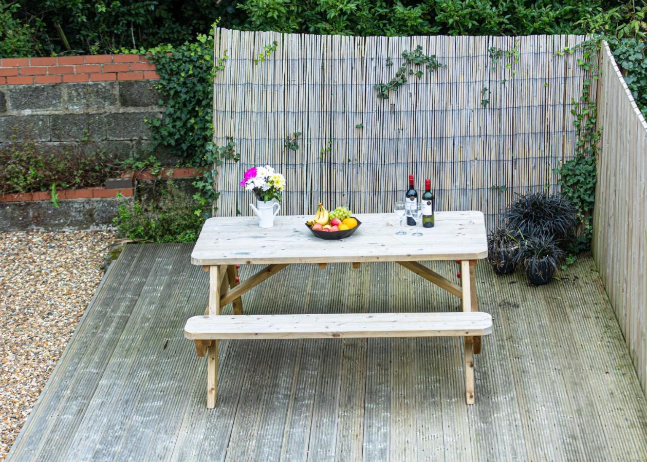 Entire Family Home , Large Rear Garden And Free Parking Belfast Eksteriør billede