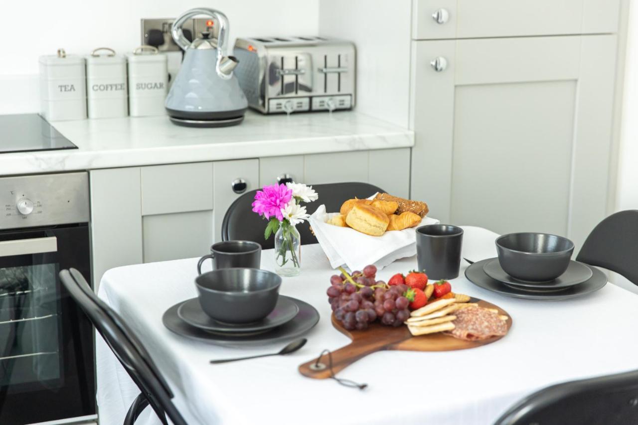 Entire Family Home , Large Rear Garden And Free Parking Belfast Eksteriør billede