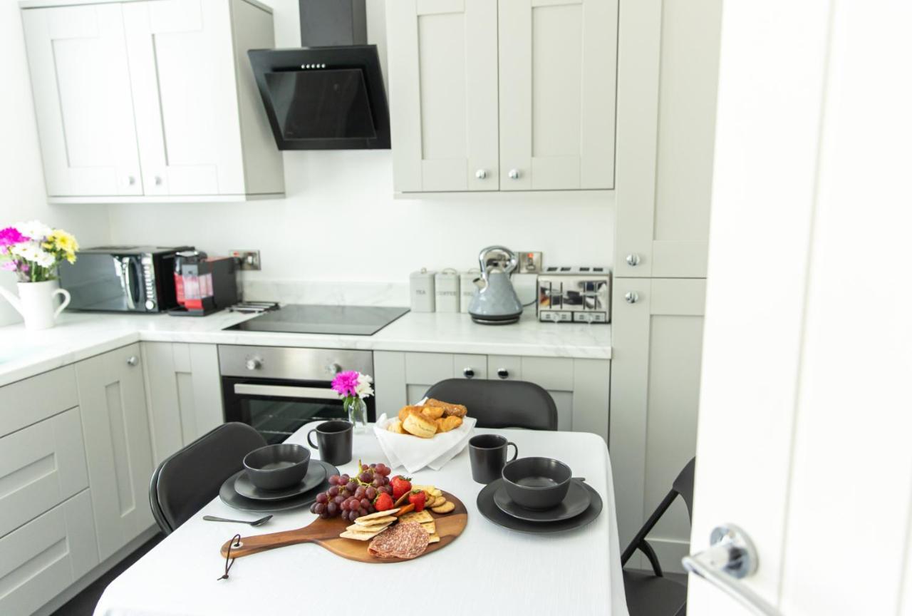 Entire Family Home , Large Rear Garden And Free Parking Belfast Eksteriør billede