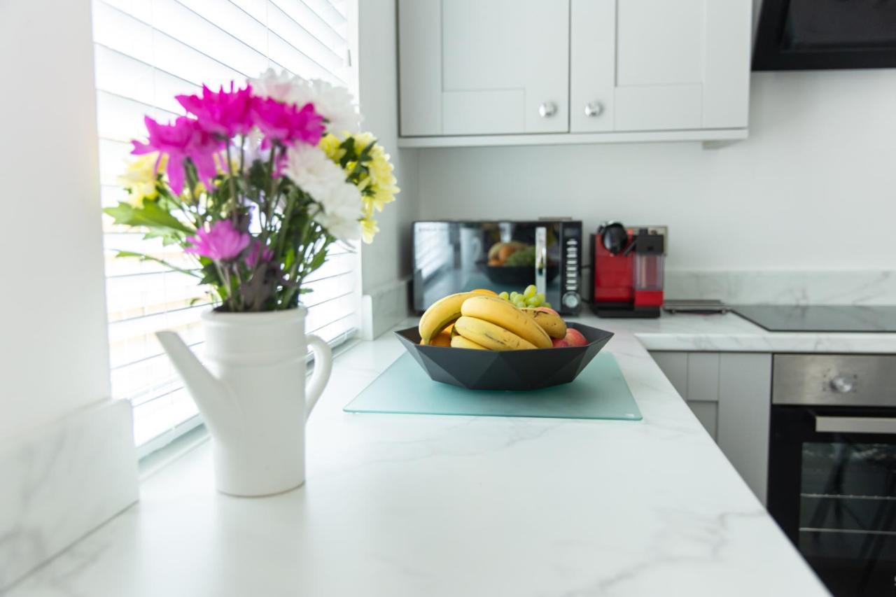 Entire Family Home , Large Rear Garden And Free Parking Belfast Eksteriør billede