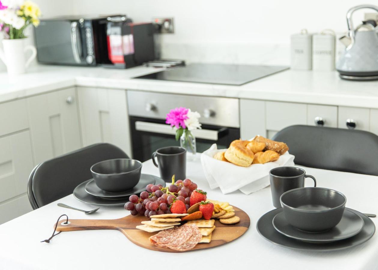 Entire Family Home , Large Rear Garden And Free Parking Belfast Eksteriør billede